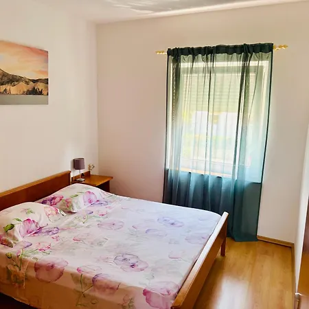 Goldie Apartment Jurandvor