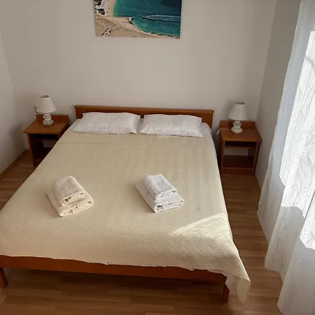 Goldie Apartment